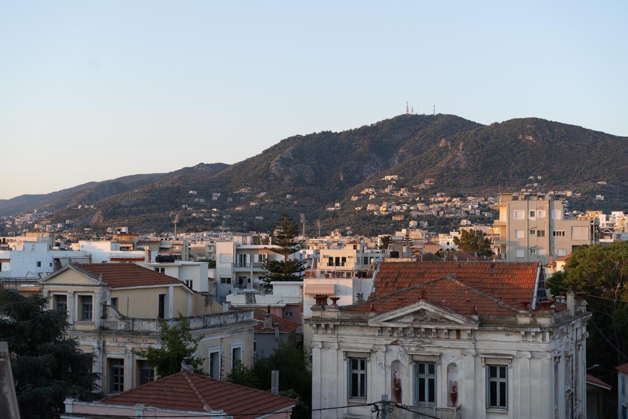 Central Mytilene City-View Apartment For 7 Luaran gambar