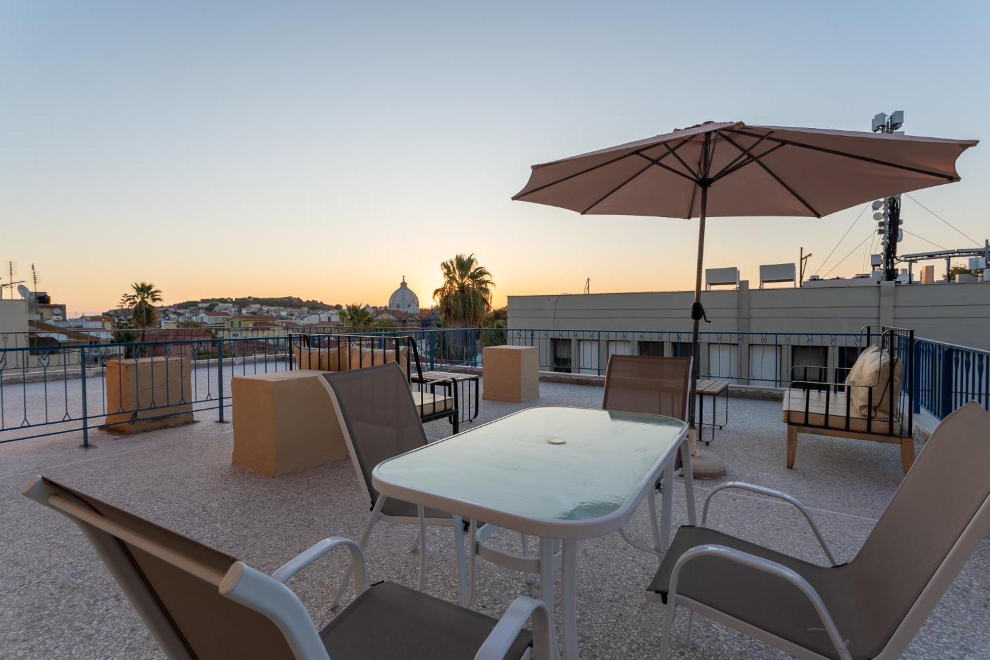 Central Mytilene City-View Apartment For 7 Luaran gambar